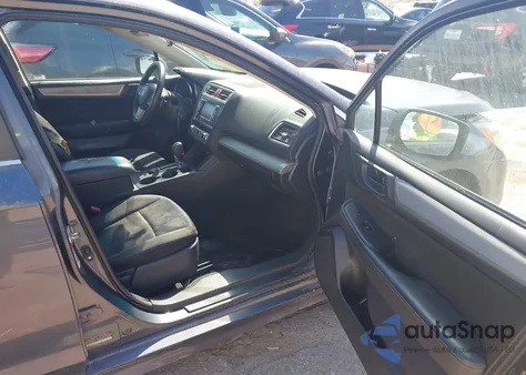 2017 Subaru Legacy 2.5I z USA, uszkodzony, nr VIN 4S3BNAA61H3047292